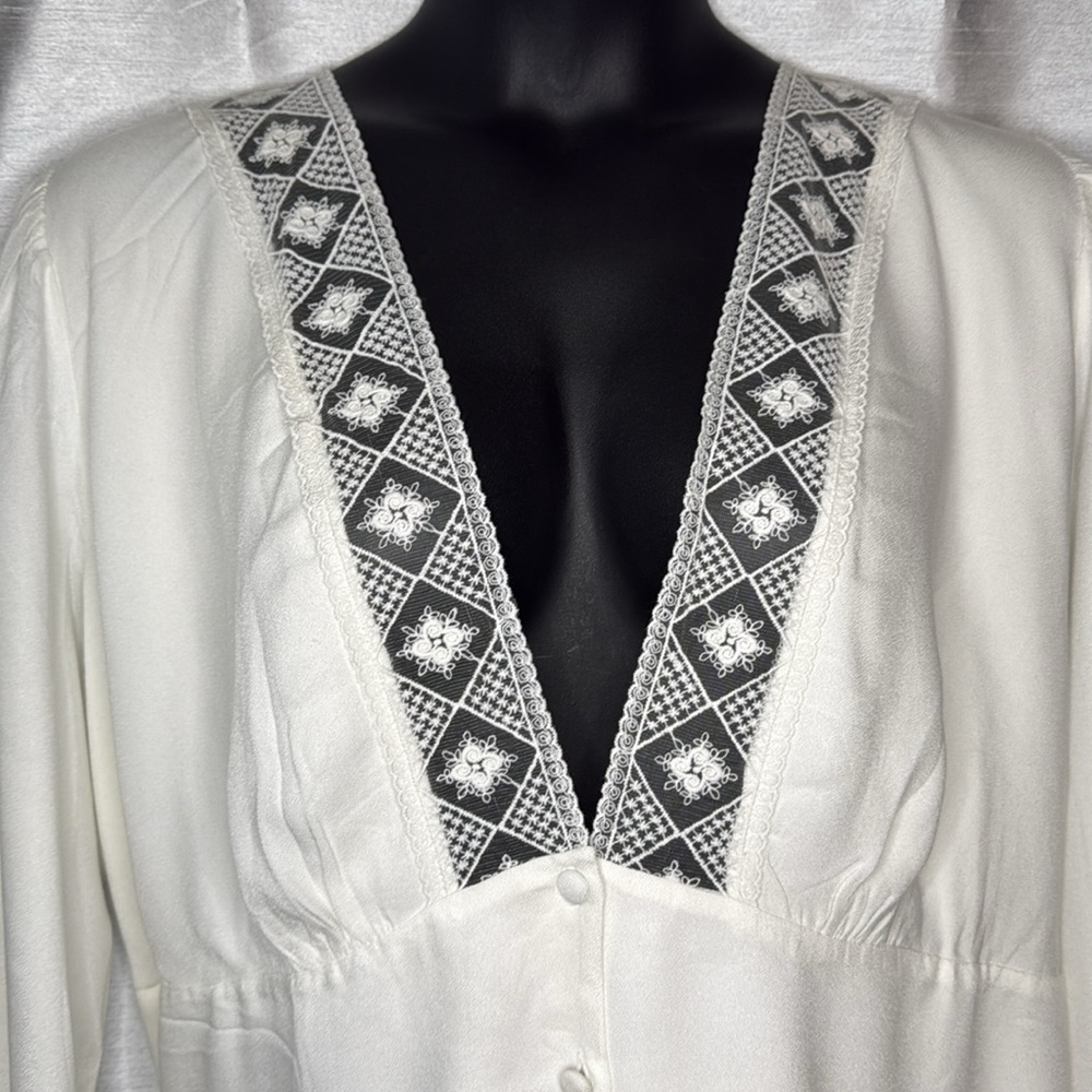 Lovefool New 4x Cream Pleated Deep Lacy V Neck Button Up Long Bell Sleeve Blouse — image 4 of 8